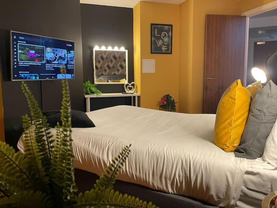 Cosy City Centre Apartment With Parking Birmingham Bagian luar foto